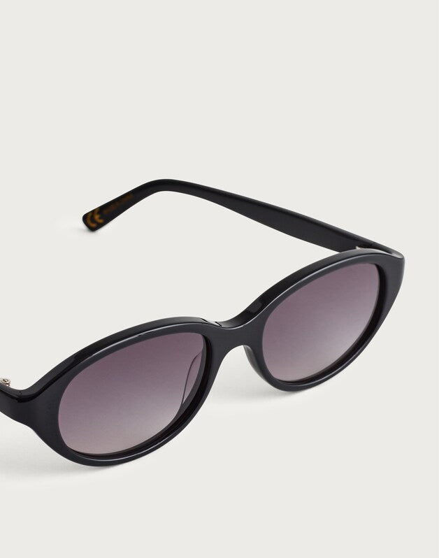 The Solina Oval Sunglasses TRUE BLACK