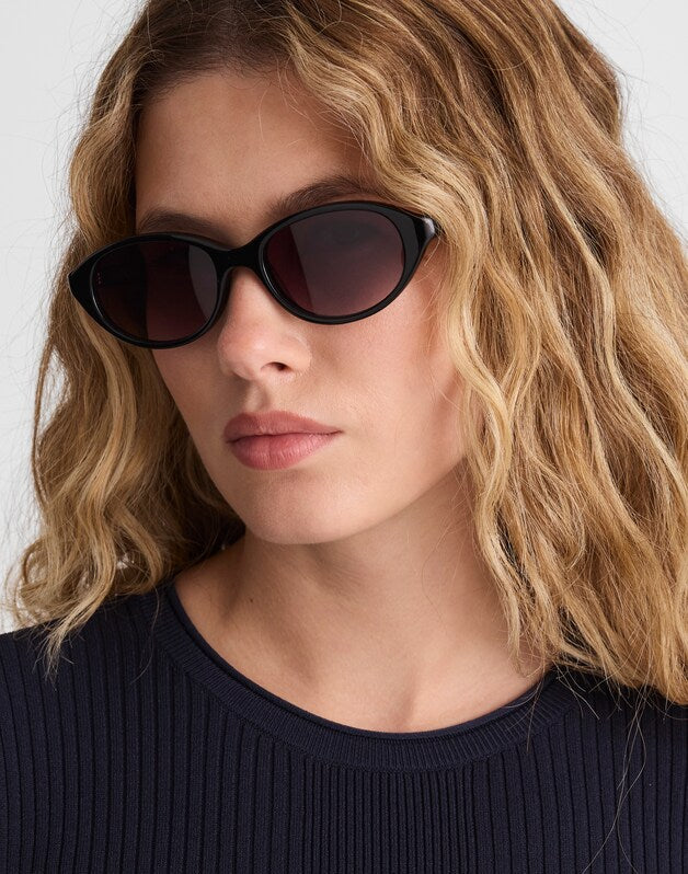 The Solina Oval Sunglasses TRUE BLACK