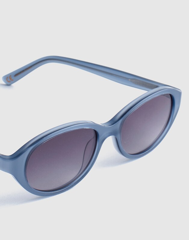 The Solina Oval Sunglasses FEATHER BLUE
