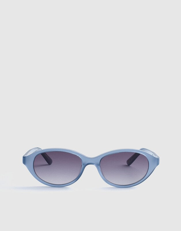 The Solina Oval Sunglasses FEATHER BLUE