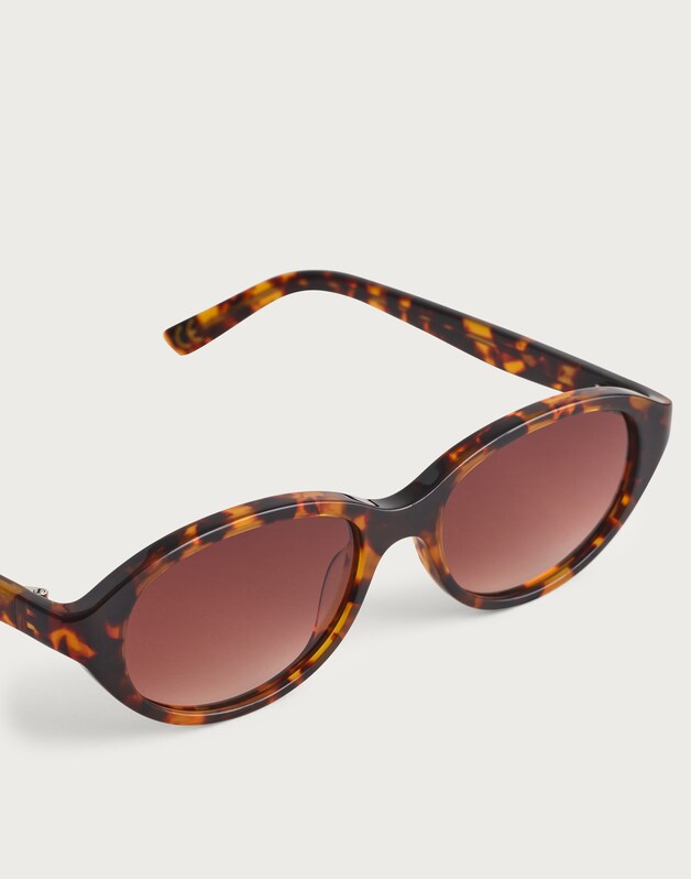 The Solina Oval Sunglasses AFTERGLOW RED TORT