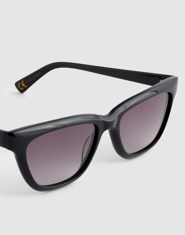 The Delia Angular Sunglasses TRUE BLACK