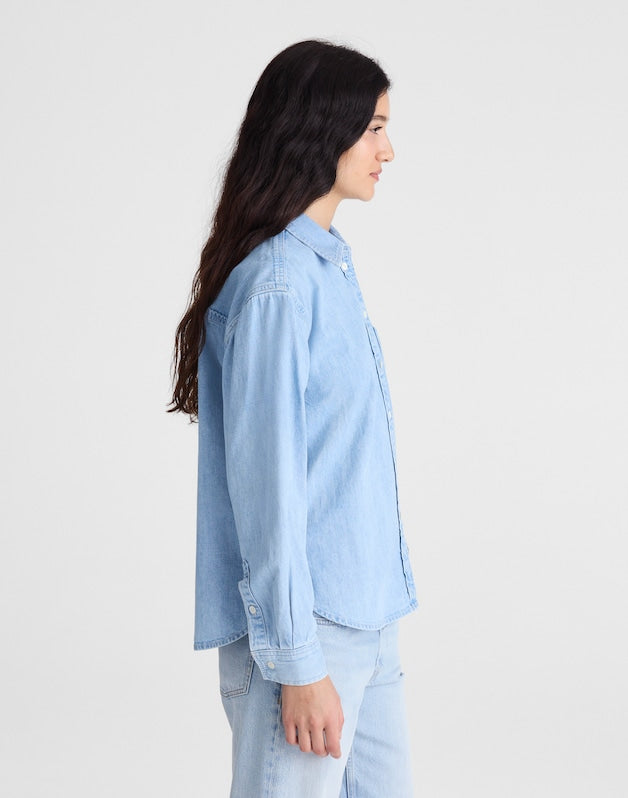 The Denim Easy Shirt in Laguna Wash MAUI WASH