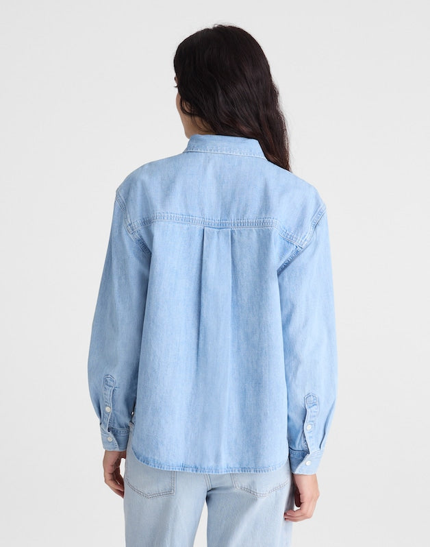 The Denim Easy Shirt in Laguna Wash MAUI WASH