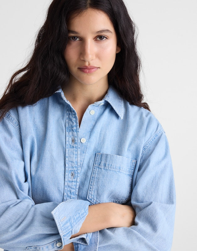 The Denim Easy Shirt in Laguna Wash MAUI WASH