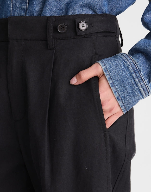 The Short Barrel-Leg Pant in Drapey Twill TRUE BLACK