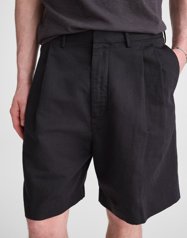 Double-Pleated Shorts in Meridian Linen Blend BLACK