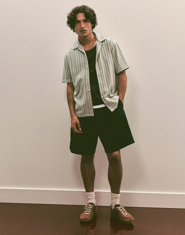 Double-Pleated Shorts in Meridian Linen Blend BLACK