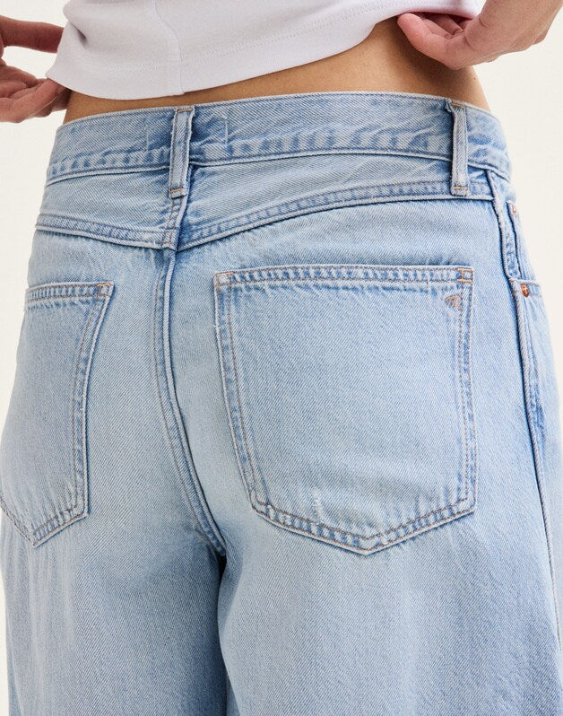 The V-Waist Bermuda Short in Airy Denim FOSTER WASH