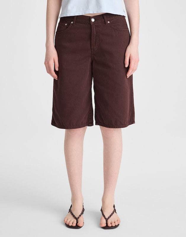 The V-Waist Bermuda Short in Airy Denim BURNT COCOA