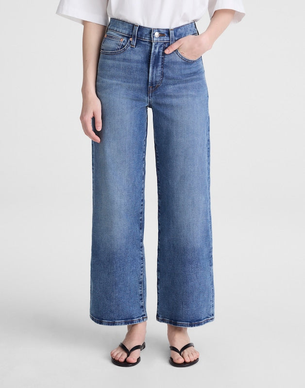 The Wide-Leg Crop Jean in Super Stretch Denim ONEIDA WASH
