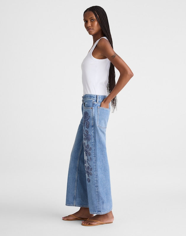 Embroidered Low-Slung Baggy Crop Jeans WORN MID INDIGO