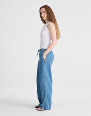 Pull-On Jeans in Airy Denim LIDO WASH