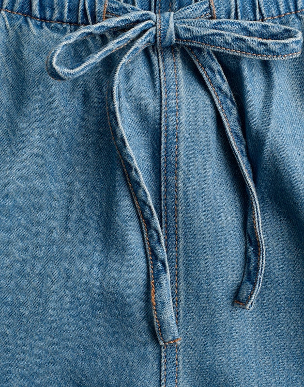 Pull-On Jeans in Airy Denim LIDO WASH