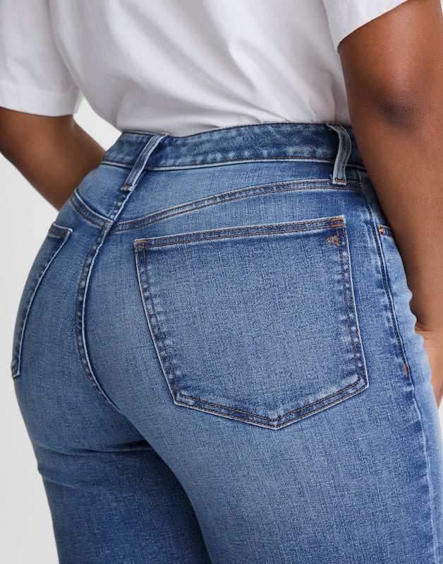 The Curvy Wide-Leg Crop Jean in Super Stretch Denim ONEIDA WASH