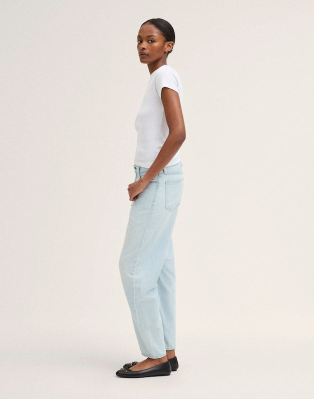 The Short Curvy Darted Barrel-Leg Jean in Airy Denim LAGUNA WASH