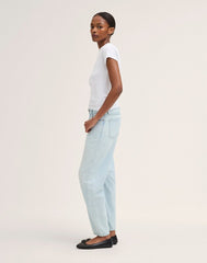 The Curvy Darted Barrel-Leg Jean in Airy Denim LAGUNA WASH
