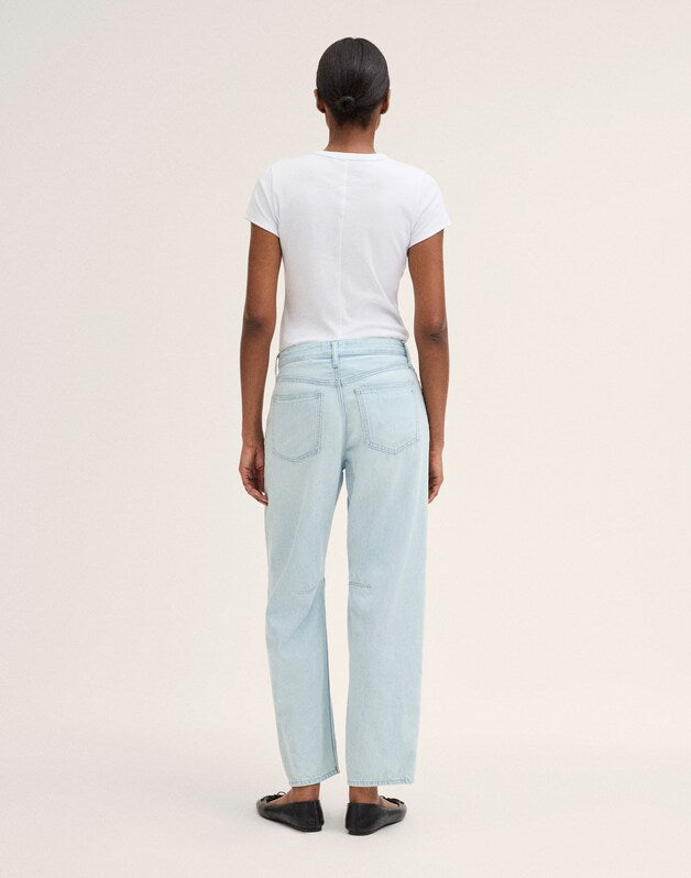 The Curvy Darted Barrel-Leg Jean in Airy Denim LAGUNA WASH