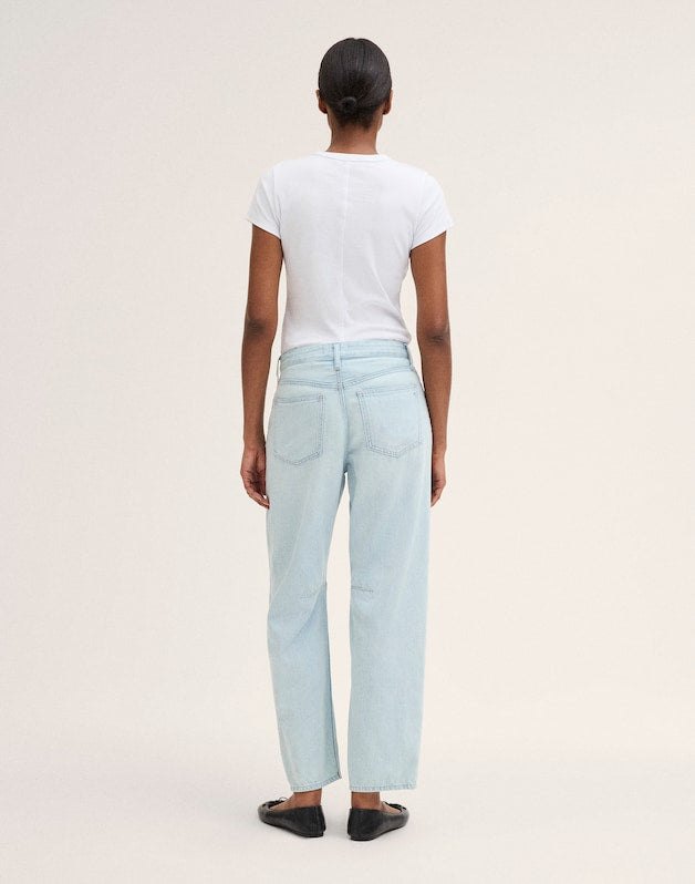 The Curvy Darted Barrel-Leg Jean in Airy Denim LAGUNA WASH