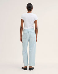 The Curvy Darted Barrel-Leg Jean in Airy Denim LAGUNA WASH