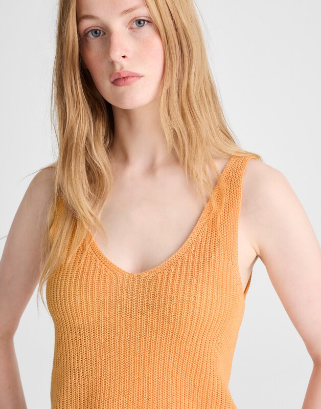 V-Neck Sweater Tank in 100% Linen APRICOT BLUSH