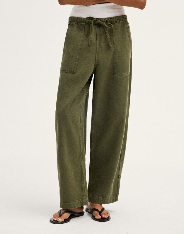 Pull-On Barrel-Leg Utility Pants in Airy Denim FADED IVY