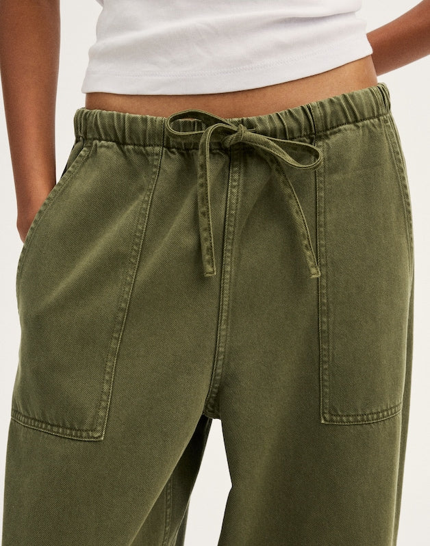 Pull-On Barrel-Leg Utility Pants in Airy Denim FADED IVY