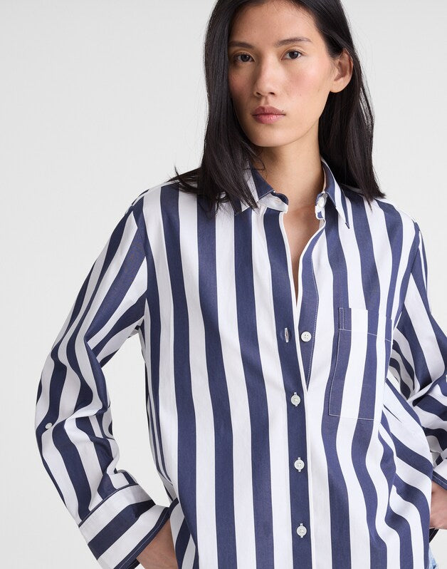 The Signature Y-Neck Shirt in Poplin PETROL NAVY