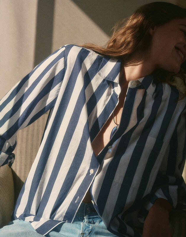 The Signature Y-Neck Shirt in Poplin PETROL NAVY