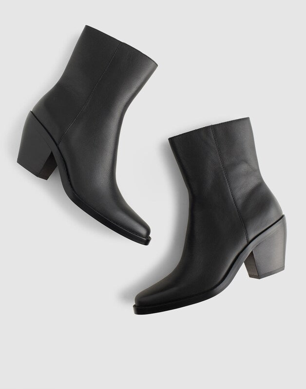 The Idris Side-Zip Ankle Boot TRUE BLACK