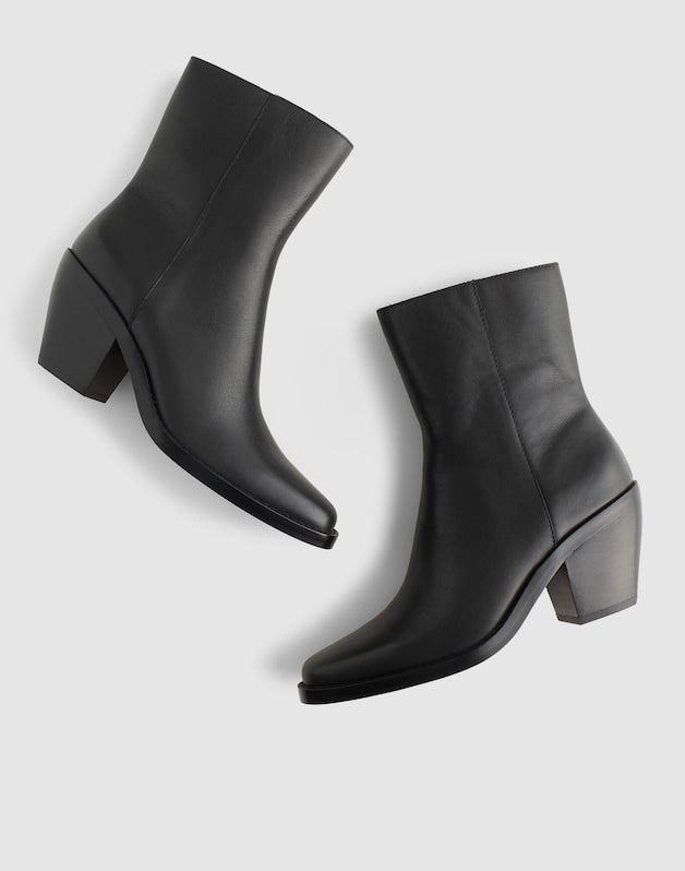 The Idris Side-Zip Ankle Boot TRUE BLACK