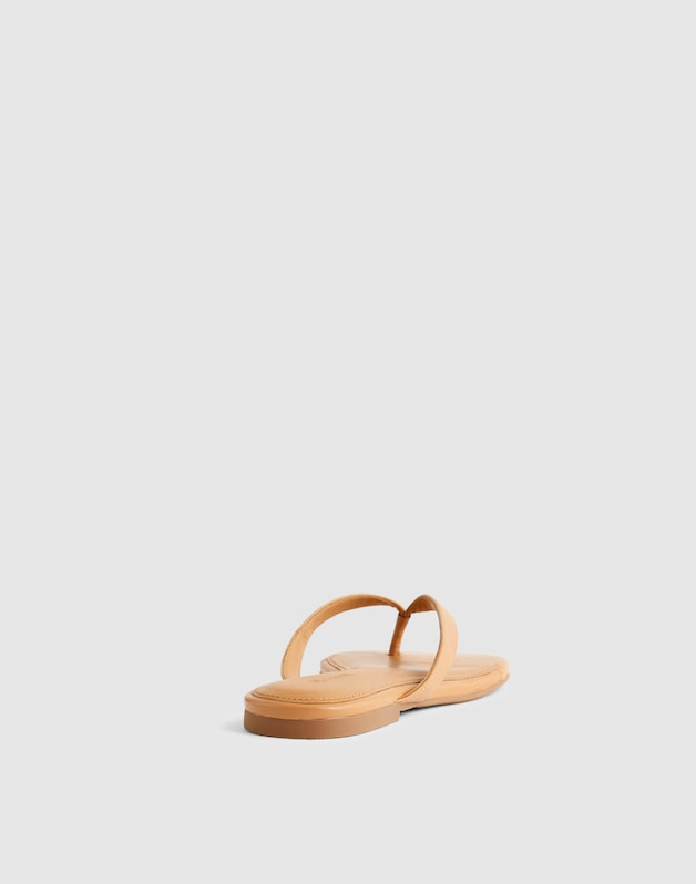 The Iggy Thong Sandal in Leather GOLDEN TAN