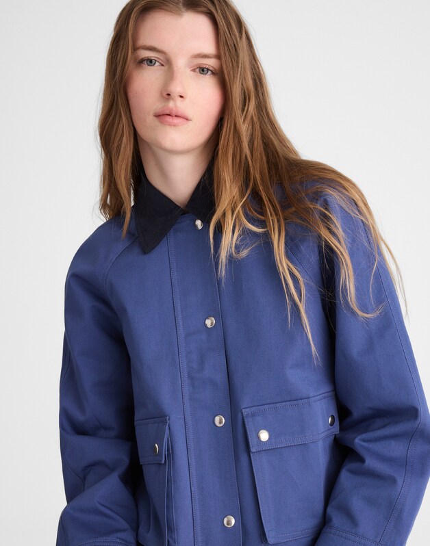 The Billie Short Jacket in Cotton Twill DEEP BLUE