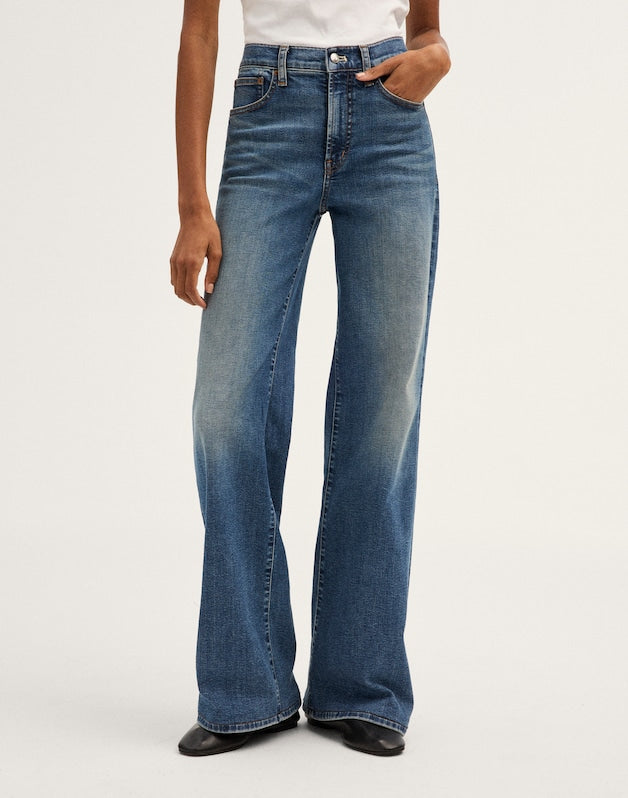 The Petite Wide-Leg Jean SUNNYSIDE WASH