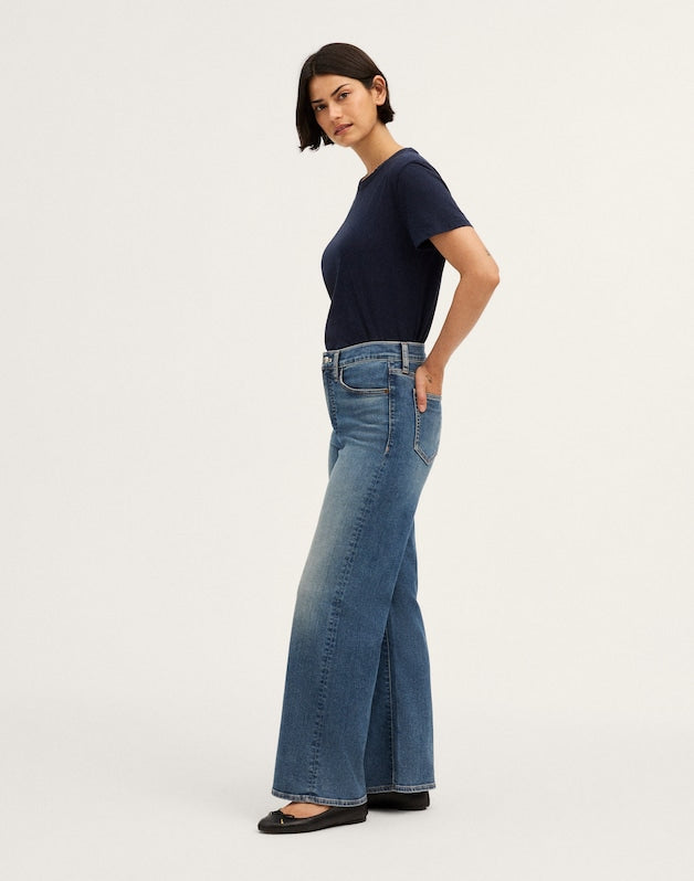 The Curvy Wide-Leg Jean SUNNYSIDE WASH