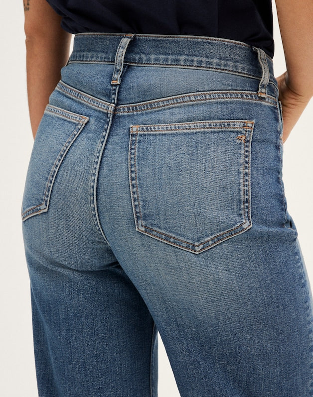 The Curvy Wide-Leg Jean SUNNYSIDE WASH